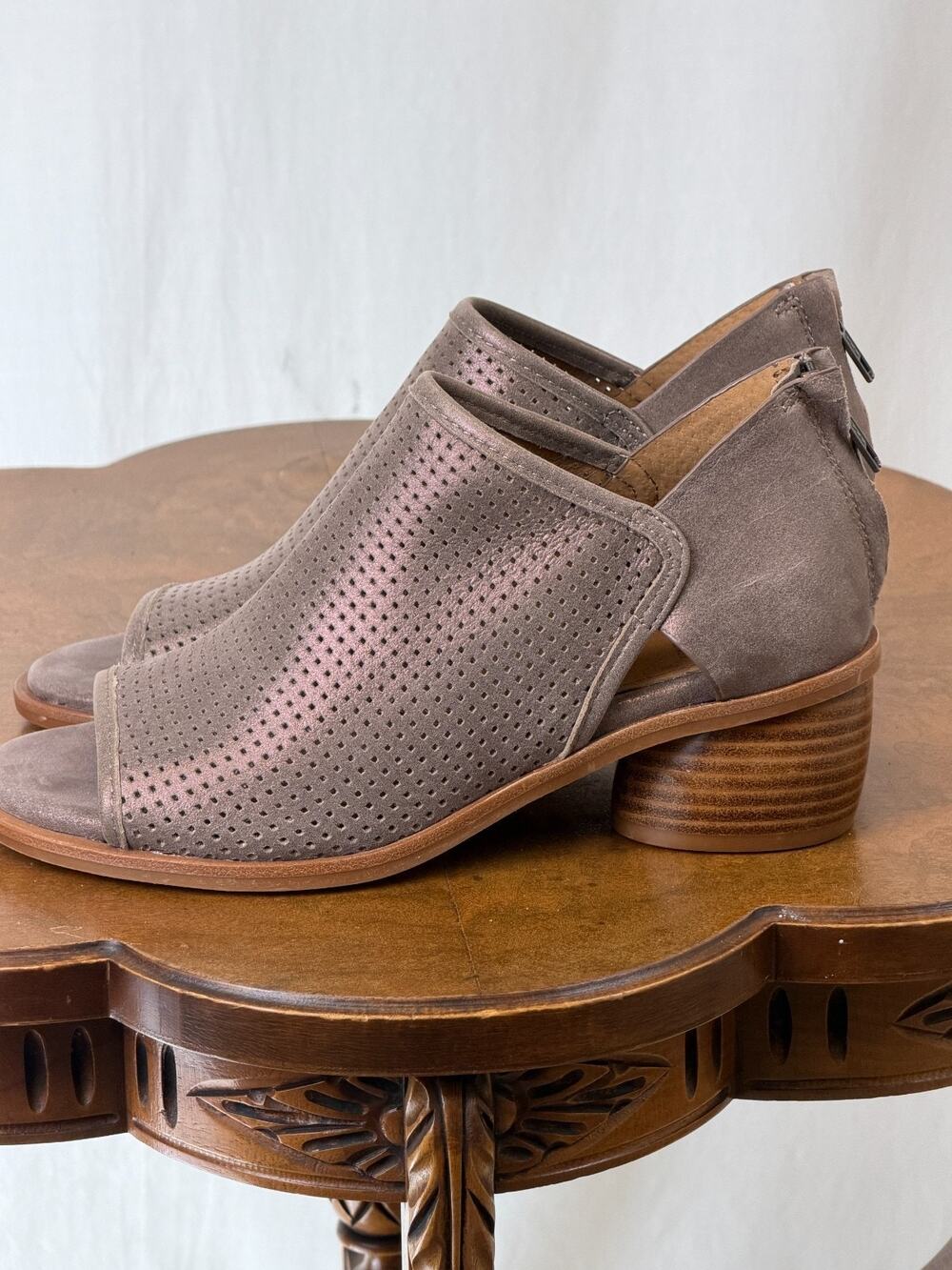 NIB Sofft Carleigh Peep Toe Chunky Round Heel Sandal Shoes COFFEE #0378 US 10